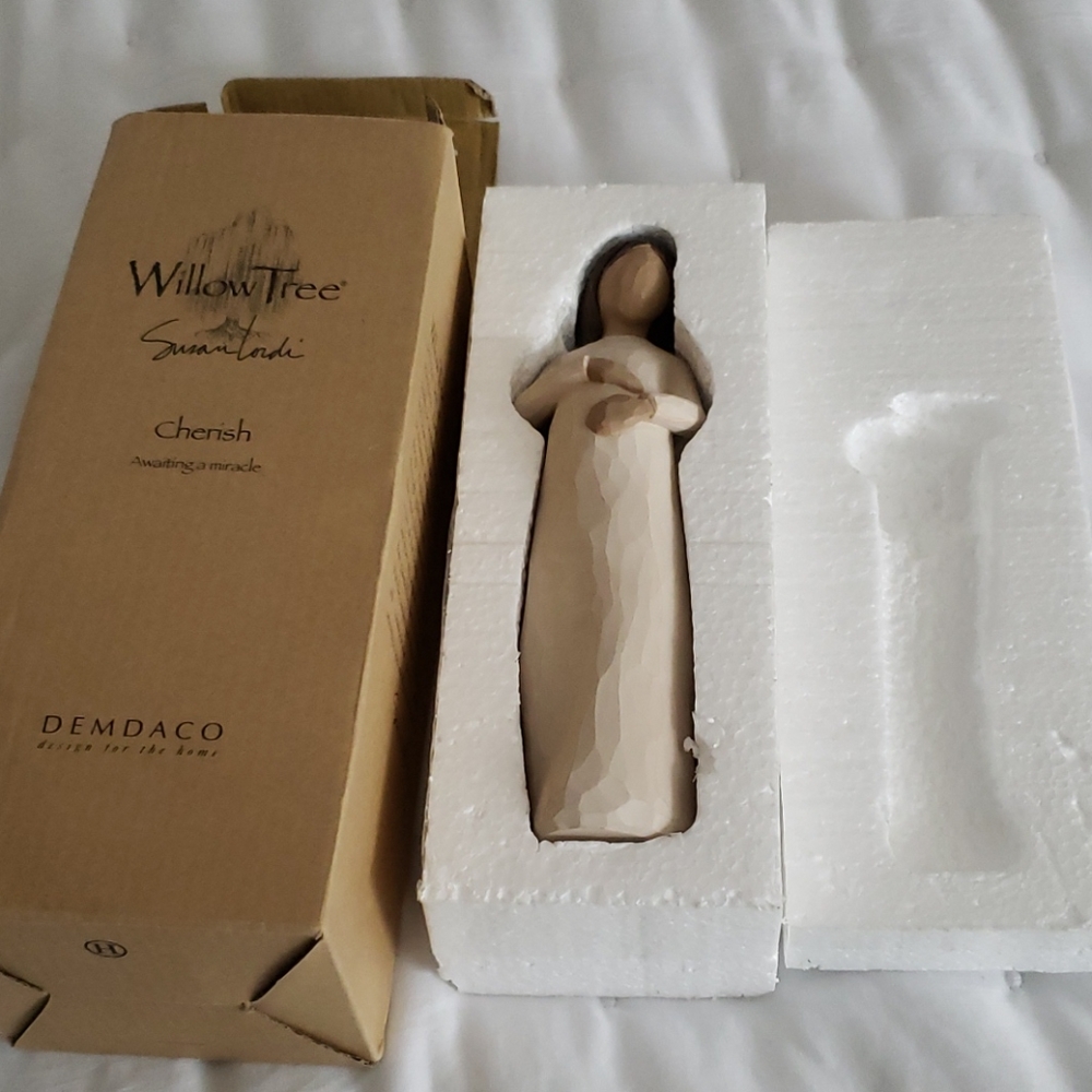 Willow Tree figurine Cherish